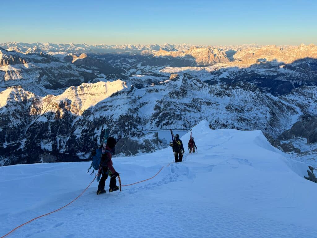Žieminis kopimas į aukščiausią Dolomitų viršūnę: kelias žemyn