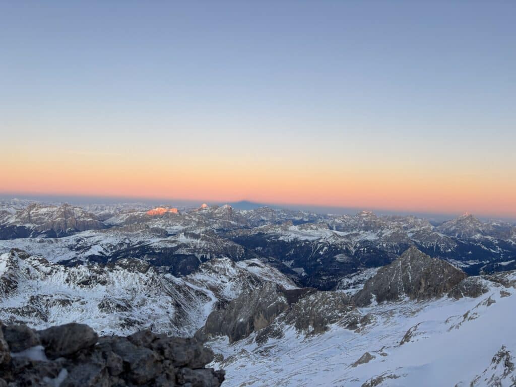 Žieminis kopimas į aukščiausią Dolomitų viršūnę: kelias žemyn