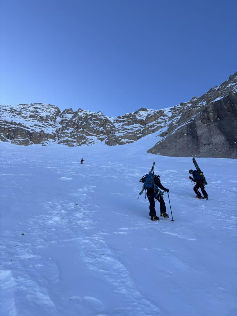 Žieminis kopimas į aukščiausią Dolomitų viršūnę: kelias per Marmolados ledyną