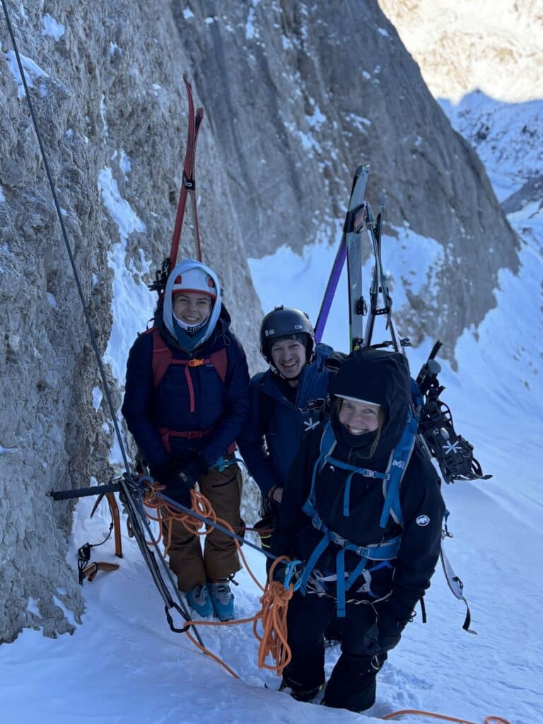 Žieminis kopimas į aukščiausią Dolomitų viršūnę: kelias per Marmolados ledyną