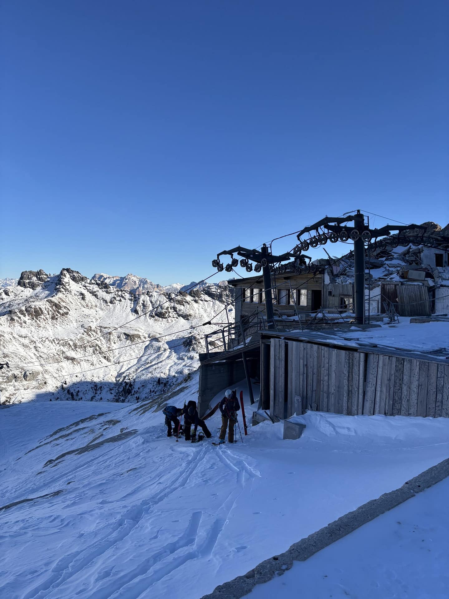 Žieminis kopimas į aukščiausią Dolomitų viršūnę: pakilimas iki Rifugio Pian dei Fiacconi trobelės